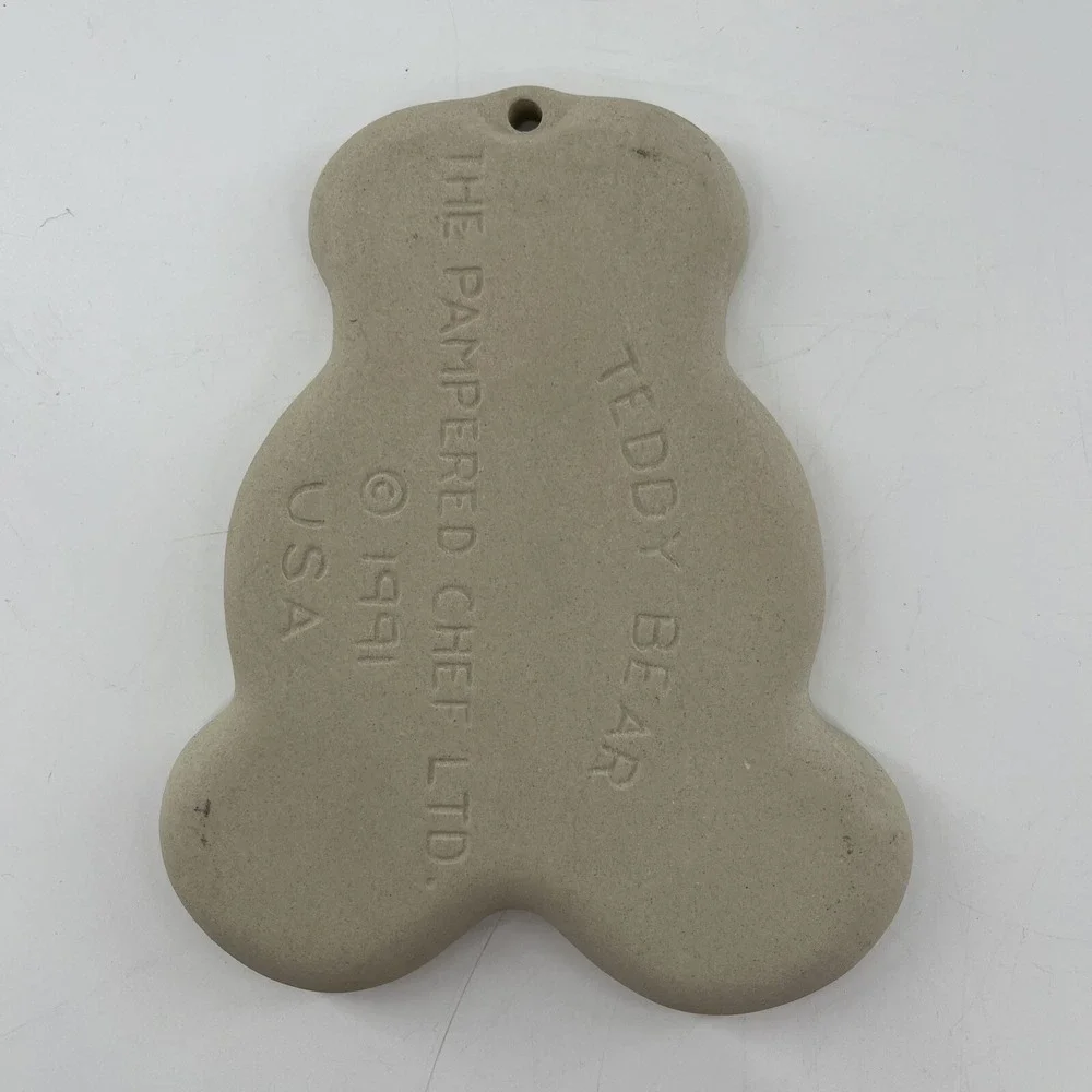 2 Pc Lot Pampered‎ Chef Heart & Bear Cookie Chocolate Mold Stoneware Bakeware